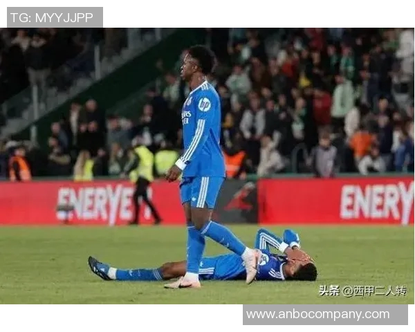 皇马更衣室团结一心共同抵御外界干扰与压力